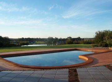 Campo · 579m² · 5 Ambientes · 2 Cocheras · Mainumbi
