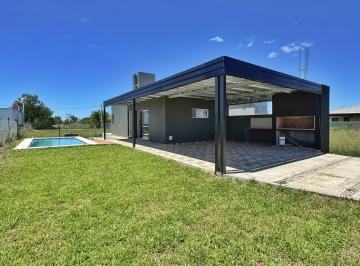 Casa · 55m² · 2 Ambientes · 2 Cocheras · Venta - Casa 1 Dormitorio Roldán