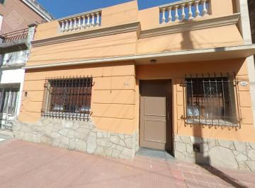 Casa · 166m² · 4 Ambientes · Excelente Casa de Corte Antiguo Reciclada a Nuevo!