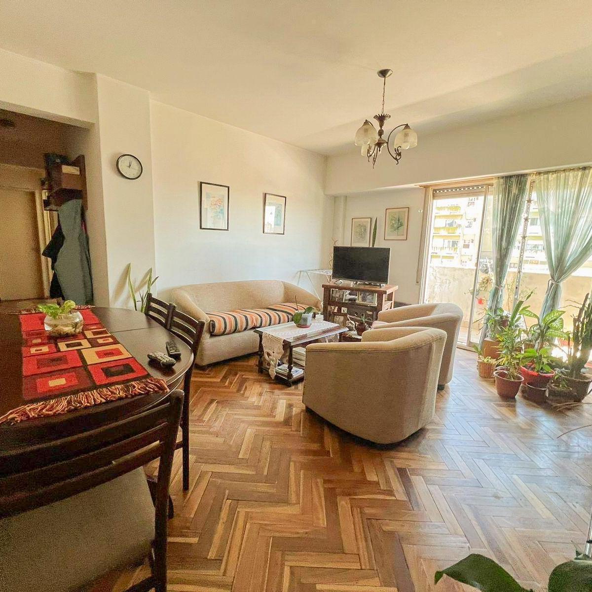 Living comedor, cocina separada reciclada, 2 dorm, 68m², piso 11, apto crédito