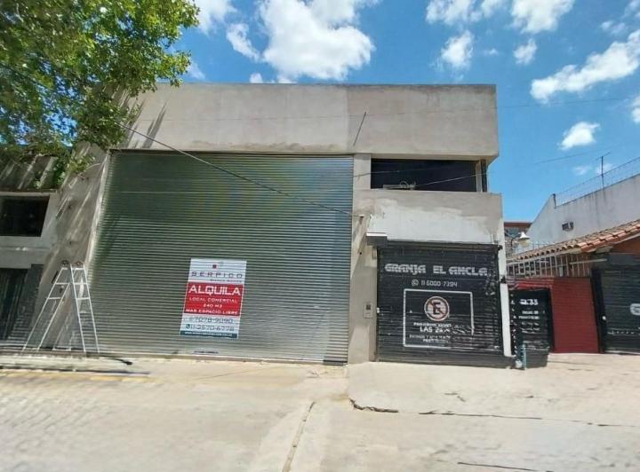 Local comercial · 240m²
