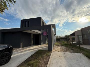 Casa · 127m² · 4 Ambientes · Casa en Venta en San Ramón, Pilar del Este, Pilar
