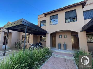 Casa · 180m² · 4 Ambientes · 2 Cocheras · Complejo Casas Venta 2/3 Dorm. Amenitis Aldea Fisherton Rosario