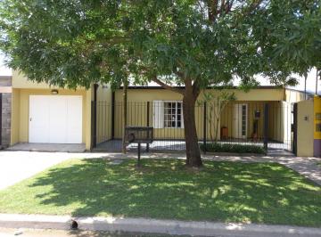 Casa · 126m² · 2 Dormitorios · 2 Cocheras · Casa Familiar en Bºvirgen del Rosario