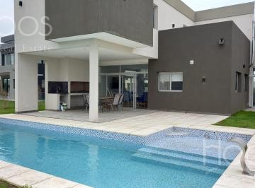 Casa · 350m² · 7 Ambientes · 2 Cocheras · Hermosa Casa 6 Ambientes, con Pileta Jardin y 2 Cocheras en Venta Terralagos Canning