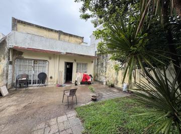 Casa · 200m² · 5 Ambientes · 2 Cocheras · Casa con Lote Propio en Saenz Peña