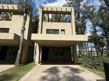 Casa · 190m² · 5 Ambientes · 2 Cocheras · Casa en Nuevo Malagueño