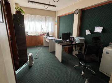 Oficina comercial · 32m² · 2 Ambientes · Oficina de 2 Ambientes Muy Luminosa Amoblada! Viamonte 1400