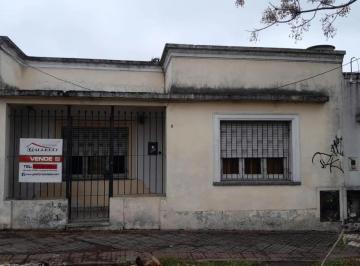 PH de 3 ambientes, Lomas de Zamora · Apto Credito Casa en PH de 3 Amb C/ Cochera a Reciclar