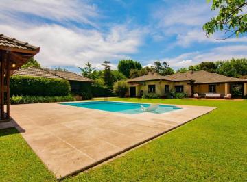 Casa · 364m² · 8 Ambientes · 2 Cocheras · Venta Casa de 5 Dorm. en Fisherton