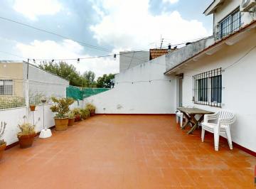 Casa · 210m² · 5 Ambientes · 1 Cochera · Gran Chalet en Planta Alta, Mas Departamento de Dos Ambientes - Olivos