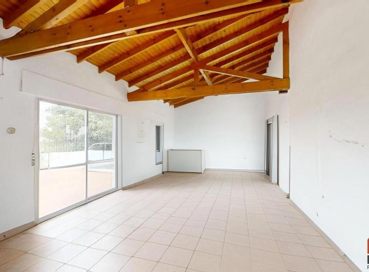 Casa · 210m² · 5 Ambientes · 1 Cochera