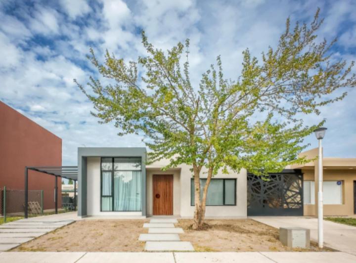 Casa · 100m² · 4 Ambientes · 1 Cochera
