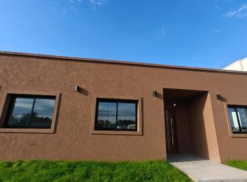 Casa · 152m² · 4 Ambientes · 2 Cocheras · Casa en Venta con Pileta Pilar del Este Santa Elisa