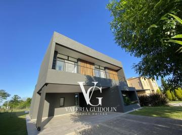 Casa · 198m² · 5 Ambientes · 4 Cocheras · Casa Venta Haras Santa María Escobar