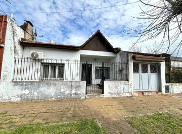 Casa · 90m² · 3 Ambientes · 1 Cochera · Casa en Temperley Este