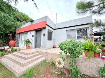 Casa · 93m² · 4 Ambientes · 1 Cochera · Casa en Venta San Antonio de Arredondo 2 Dorm. Parque