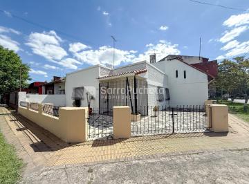 Casa · 110m² · 4 Ambientes · 1 Cochera · Venta Casa 3 Ambientes en Lote Propio con Departamento de 2 Ambientes, Ituzaingo