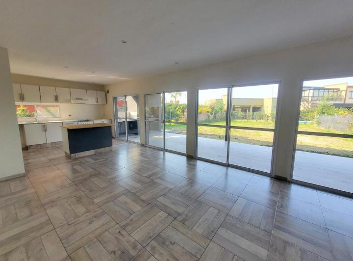 Casa · 132m² · 5 Ambientes · 2 Cocheras