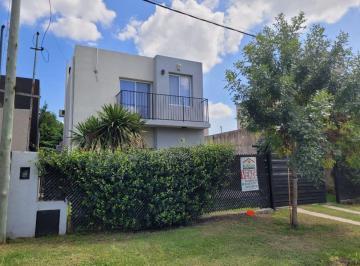 Vendo importante propiedad en 2 plantas de 2 dormitorios, con piscina en Tierra  · Vendo Importante Propiedad con Piscina en Tds 2 Roldan