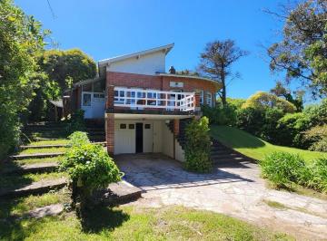Casa · 235m² · 6 Ambientes · 2 Cocheras · Casa en Venta Pinamar Zona Iglesia a 200 m del Mar 4 Dorm. Terraza Garage Jardin Garaje Gas
