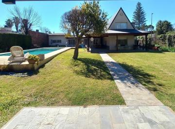 Casa · 178m² · 5 Ambientes · 2 Cocheras · Venta Casa en Pueblo Esther Piscina Quincho Apta Crédito