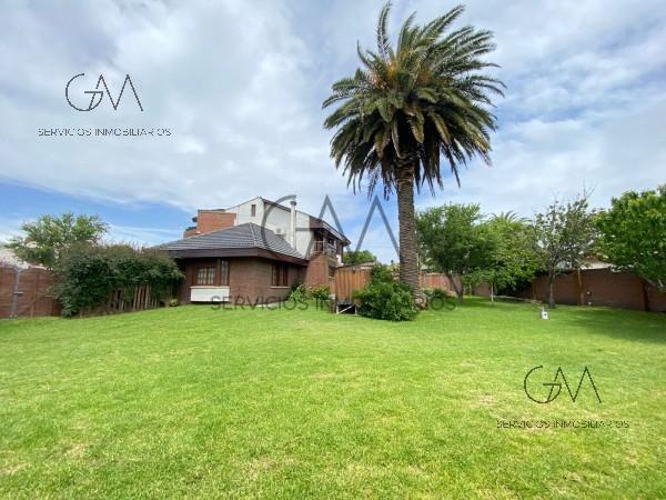 Casa en venta en Punta Mogotes, 1200m², 5 amb, 4 dorm, 4 baños, amplio parque