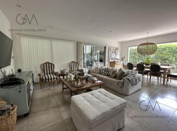 Casa · 240m² · 4 Ambientes · Casa en Alquiler Temporario Arenas del Sur
