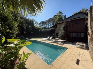 Casa · 430m² · 7 Ambientes · 1 Cochera · Casa Alquiler Temporario Bosque Peralta Ramos