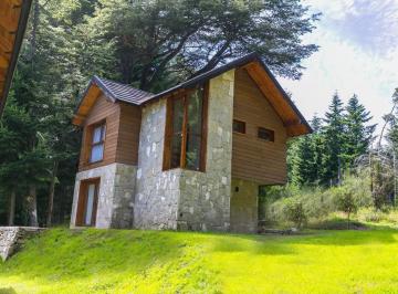 Casa · 400m² · 3 Ambientes · 1 Cochera · Emprendimiento de Cabañas Premium en Villa Campanario con Vista Al Lago