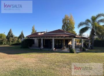Casa · 2900m² · 3 Ambientes · 3 Cocheras · Casa en Venta en Club de Campo Capiasú Amoblada y con Pileta