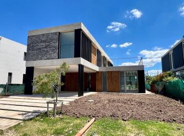 Casa de 5 ambientes, Tigre · Lindisima Casa con 3 Dorm. en Venta a Estrenar a La Laguna con Orientación Noroeste