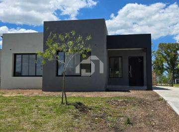 Casa · 107m² · 4 Ambientes · 2 Cocheras · Casa en Venta en Santa Elisa, Pilar del Este, Pilar