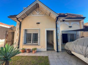 Casa · 137m² · 4 Ambientes · 1 Cochera · Casa en Venta en Banfield Este Lomas de Zamora