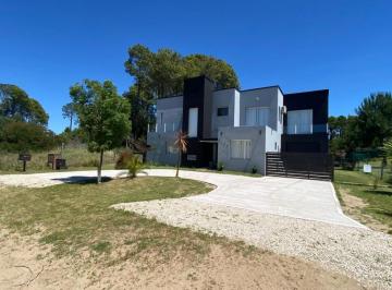 Casa · 280m² · 5 Ambientes · Casa en Alquiler Pinamar Zona Nayades