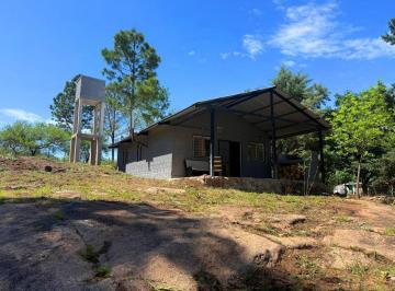Casa · 102m² · 3 Ambientes · 1 Cochera · Cabaña Amoblada en Lugar de Ensueño a 30 Mtrs del Rio