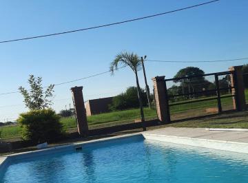 Casa · 80m² · 2 Dormitorios · Casa con 2 Dorm. y Pileta en Colonia Benitez, B° Los Hornos