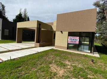 Casa · 160m² · 4 Ambientes · 2 Cocheras · Casa en Centro de Lujan