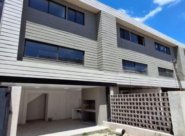 Casa de 3 ambientes, Córdoba · Gran Oportunidad - Venta Triplex 2 Dorm 3 Baños / Quincho y Cochera en Housing - Docta Boulevard