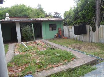 Casa de 3 ambientes, La Plata · Casa a Veinte m del Camino Geberal Belgrano - Apta Credito Bancario - Cochera Pasante