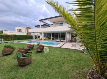 Casa de 9 ambientes, Mayor Drummond · Chacras de Coria - B° Rincon de Araoz