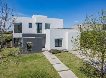 Casa · 266m² · 5 Ambientes · 3 Cocheras · Venta Casa Canton Golf - Cuan Propiedades