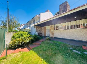 Casa · 165m² · 4 Ambientes · 1 Cochera · Casa en Formosa 400 de Cuatro Ambientes con Parque