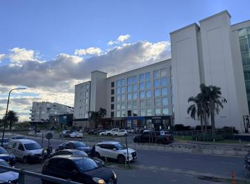 Local comercial · 450m² · 2 Cocheras · Local en La Bahía de Nordelta.