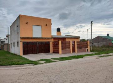 Casa de 6 ambientes, Miramar · Casa 5 Dorm. en Miramar