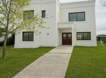 Casa · 170m² · 5 Ambientes · Casa de 5 Ambientes en Venta en Canton Puerto