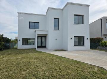 Casa · 170m² · 5 Ambientes · Casa de 5 Ambientes en Venta en Canton Puerto