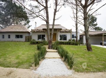 Casa · 430m² · 7 Ambientes · 4 Cocheras · Alquiler Casa Barrio Cerrado 6 Dorm. Laguna Escondida, José Ignacio