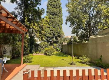 Casa · 229m² · 4 Ambientes · 2 Cocheras · Exclusiva Casa 4 Ambientes Lote 500 m con Jardin Al Frente y Parque