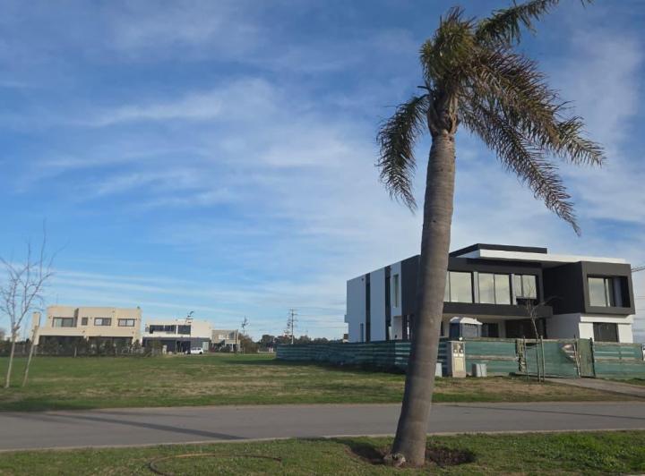 Terreno · 1077m²